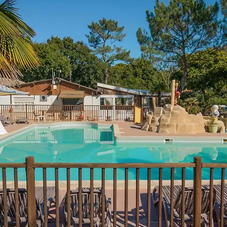 Mobil-home Accueillant, Animaux Admis - 4 Pers. - Api-1-52-2815 Camping Grayan-et-l'Hopital