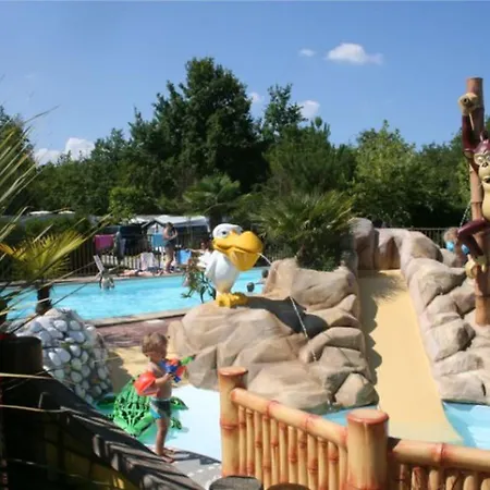 Camping Mobil-home Accueillant, Animaux Admis - 4 Pers. - Api-1-52-2815 Grayan-et-l'Hopital